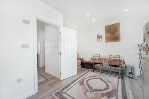Flat 1 15  15a Empire Parade Great Cambridge Road  bB0CHv6L1H4iMWBIMdzK.jpg