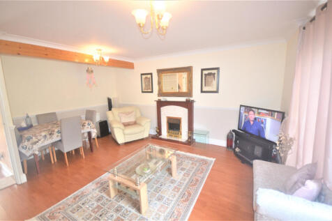 Three bedroom terraced house to rent Asthall Gard