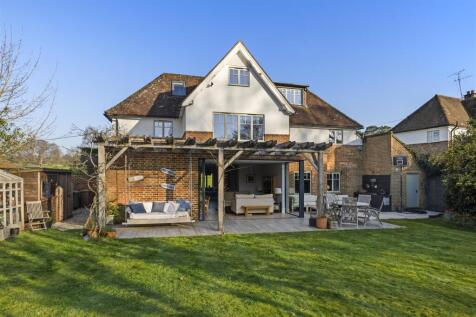 Haycorns Blighton Lane The Sands Farnham GU10 1PU-