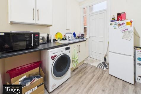 CAM02176G0-PR0747...