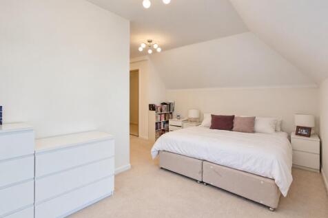 Montogomery Court, Finchley Central, N3 photo 3