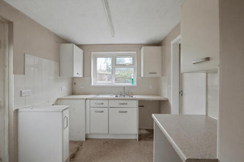 75 Sutton Field, Whitehill, Bordon, GU35 9BS