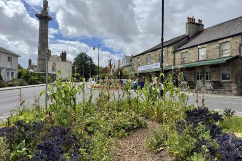 Nearby Thomas Daniell Pub