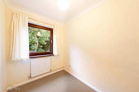 Highlands Drive, Burton-on-Trent, Staffordshire, DE15 photo 3