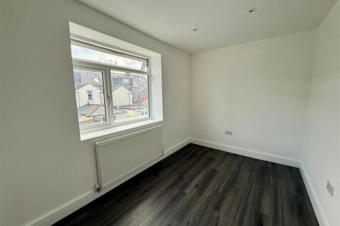 2 Bed, Richards Street photo 3