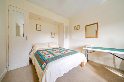 Exceptional Smallholding Property