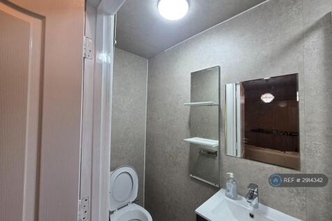 Toilet And Bathroom Photo 2