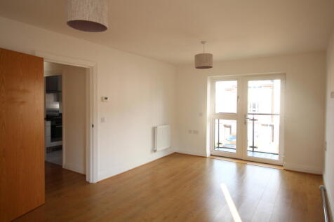 2-bed flat on Weldon Court, Hagden Lane, Watford, £1,895/mo