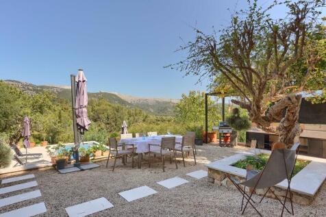 Outside dining 1 - 3