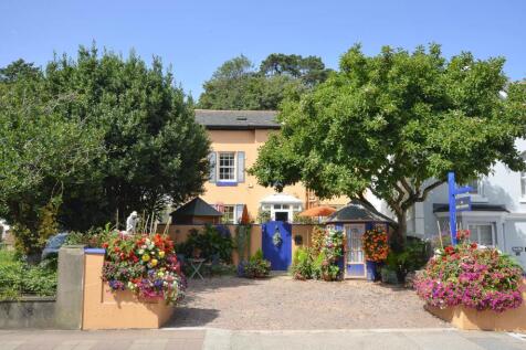 LE PETIT CHATEAU FRONT.jpg