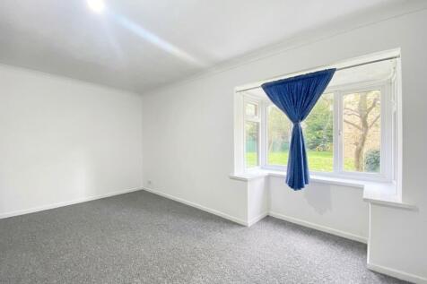 Amberley Way, Uxbridge, UB10 photo 3