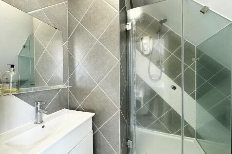Sandringham Road, London, NW11 photo 3