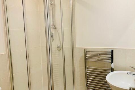 EN SUITE SHOWER ROOM