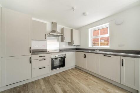 Monmouth Drive, ST16 photo 3
