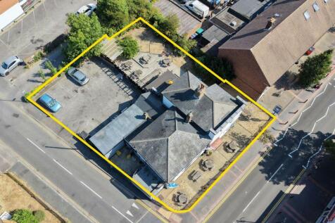 Crown, Knaphill - Yellow Boundary.jpg