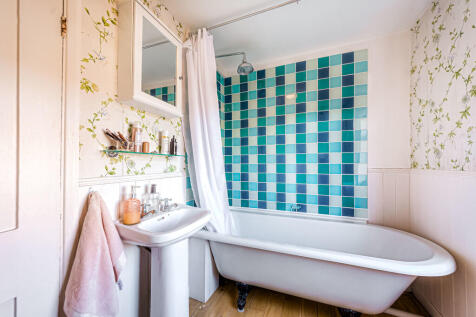 5 Arun Street    ...