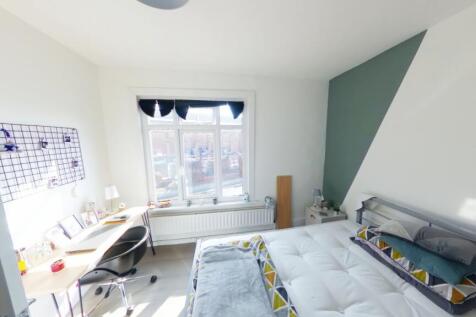 A spacious and bright large double bedroom with...