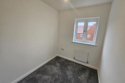 20 Essex Way - Bedroom 3.jpg