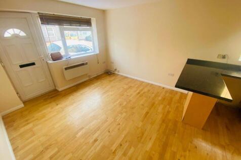 91 Essex Road photo 3