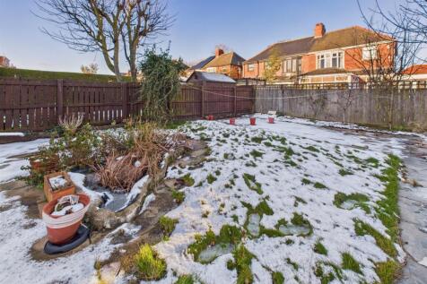 REAR GARDEN 2.jpg