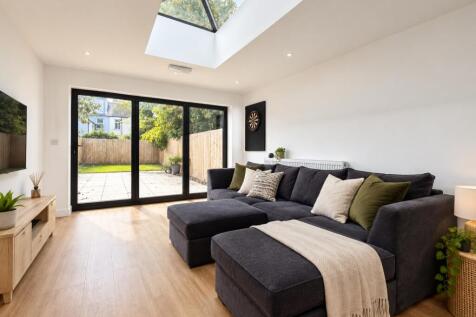 Call 02920 668585 to secure your viewing _11