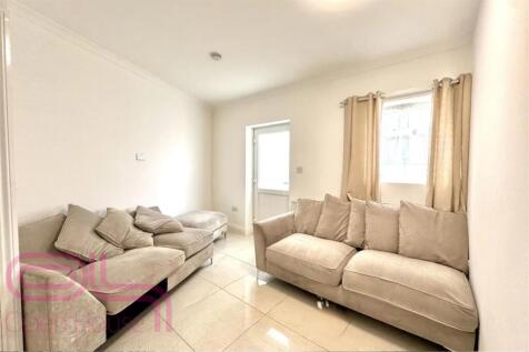 Raynor Close - Living Room.jpg