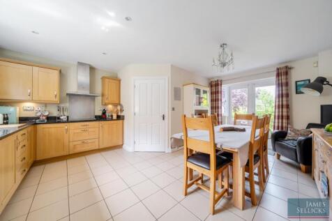Dining kitchen