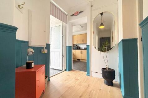 Romford, RM3 - property photo