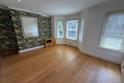 14a kingston road lounge.jpg