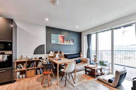 2-bed flat on Alington House, Mary Neuner Road, Wood Green, Haringey, London, £2,600/mo