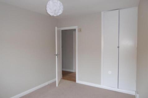 2 Marlowe Court bedroom 1.JPG