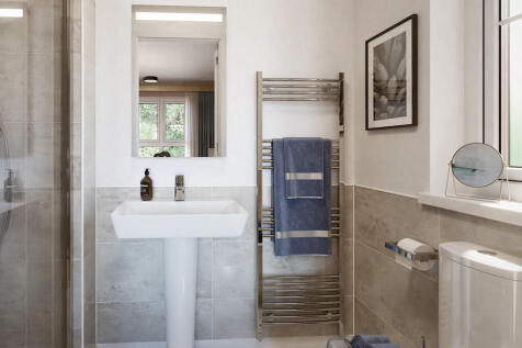 En suite in four bedroom home