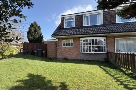 3-bed semi-detached on Longwood Crescent, Alwoodley, LS17, £1,350/mo