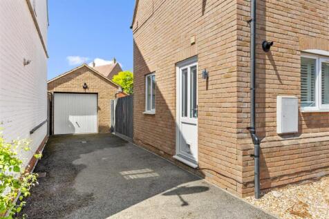 Garage/Driveway