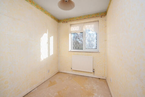 39 Dovedale Close...