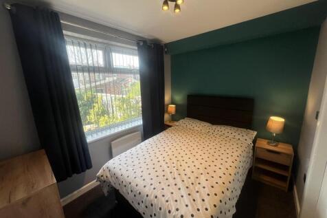 Buxton Road, Great Moor, Stockport photo 5