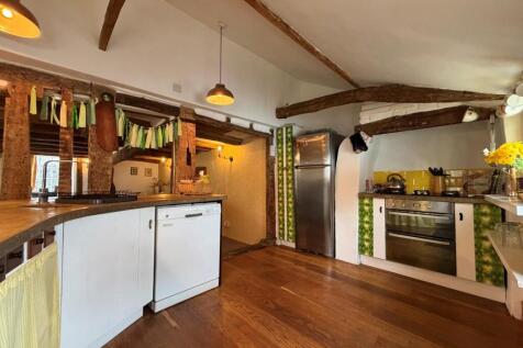 Kitchen 2.jpg