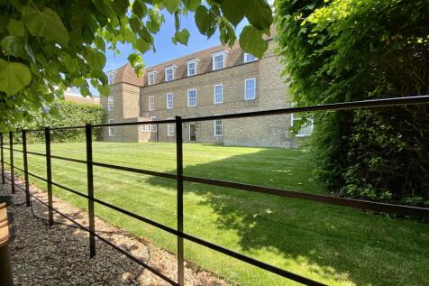 42 Chapter House, Howes Place, Cambridge, CB3 0UW photo 2