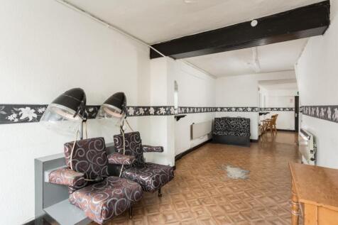 Retail Property (high street) to rent Image 5