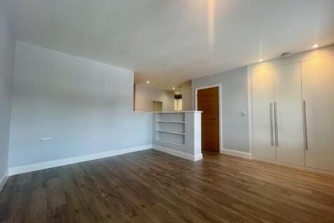 Guildgate House, High Street, Crowthorne, RG45 photo 3