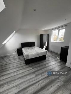 Loft Bedroom With En-Suite Bathroom