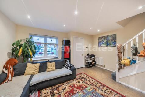 Aylesham Close, Mill Hill, NW7 photo 4