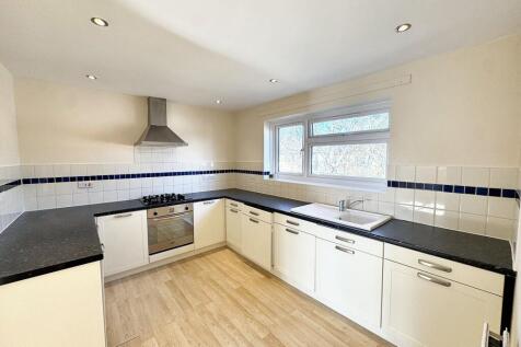 Kitchen with integrated appliances