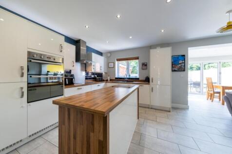 30 Thistle Close-002.jpg