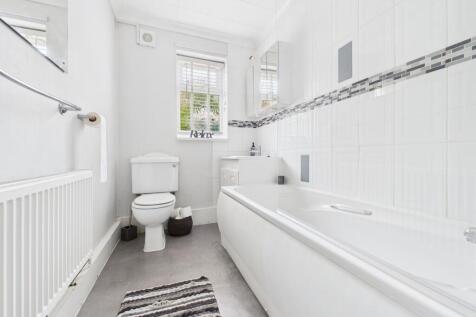 9. CAM04922G0-PR0080-STILL015