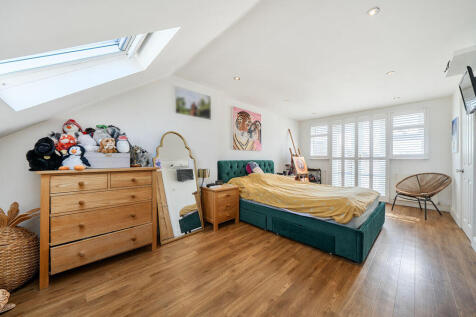 Bedroom 1 angle 1