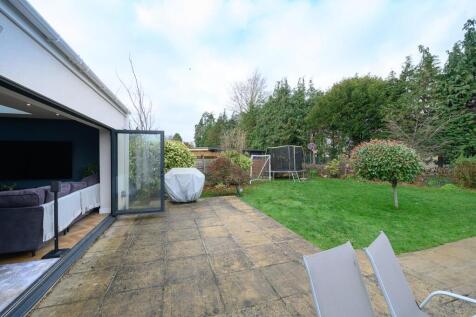 Rear garden pic 2.jpg
