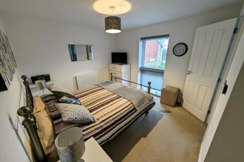 15 Crossman Way bed1.jpg