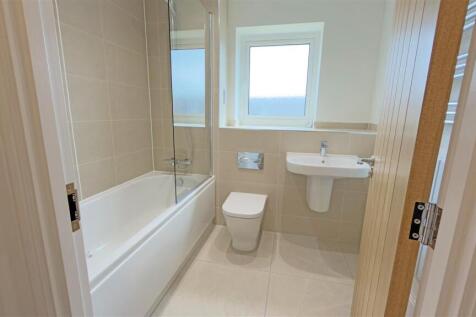 Main bathrom.JPEG