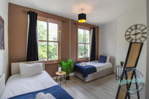 Front 1st floor ensuite double bedroom